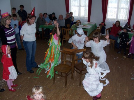 Dětský karneval 2010 (1).JPG