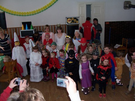 Dětský karneval 2010 (3).JPG