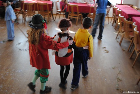 Dětsky karneval 2011 (35)