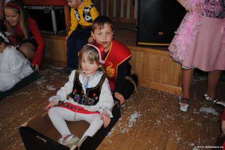 Dětsky karneval 2011 (63)
