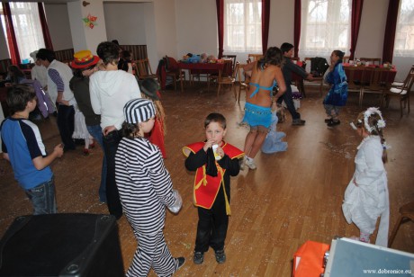 Dětsky karneval 2011 (94)