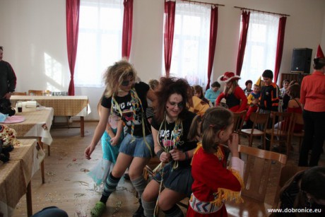 Dětský karneval 2012 (35)