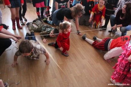 Dětský karneval 2012 (114)