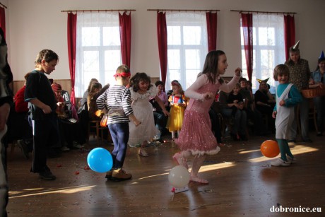 Dětský karneval 2013 (128)