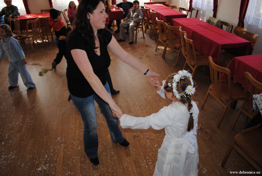 Dětsky karneval 2011 (38)