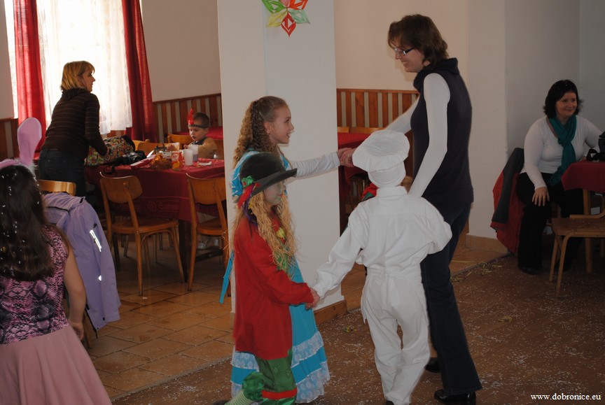 Dětsky karneval 2011 (39)