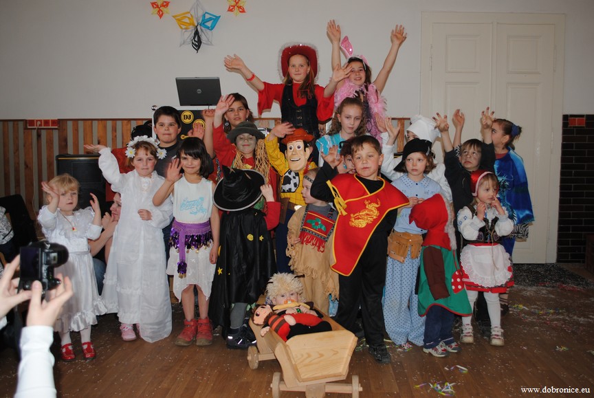 Dětsky karneval 2011 (76)