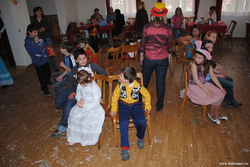 Dětsky karneval 2011 (98)