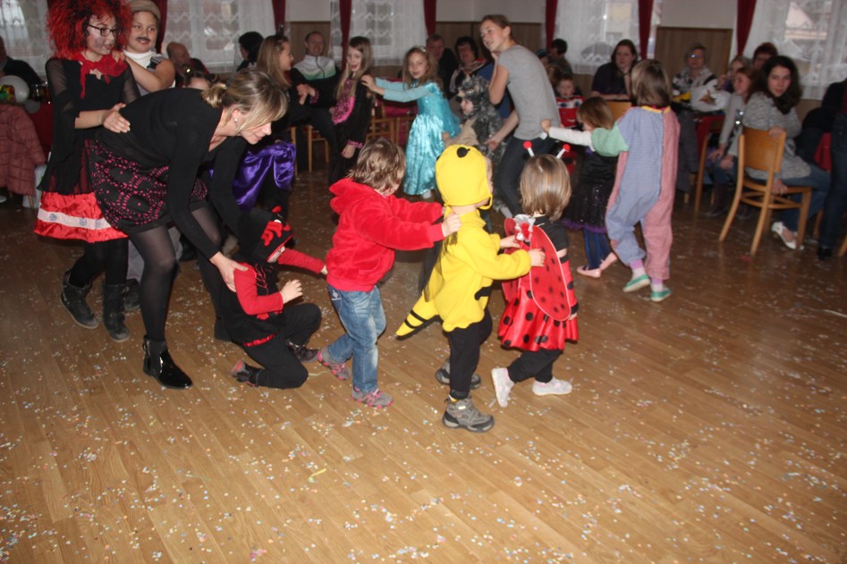 Dětský karneval 2016 (76)